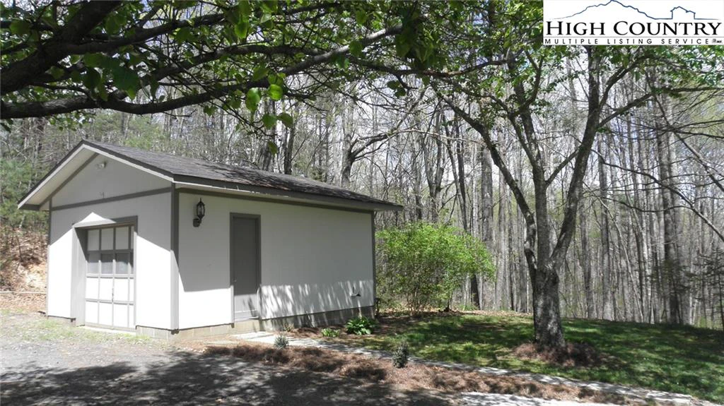 Image number 22 for the current listing