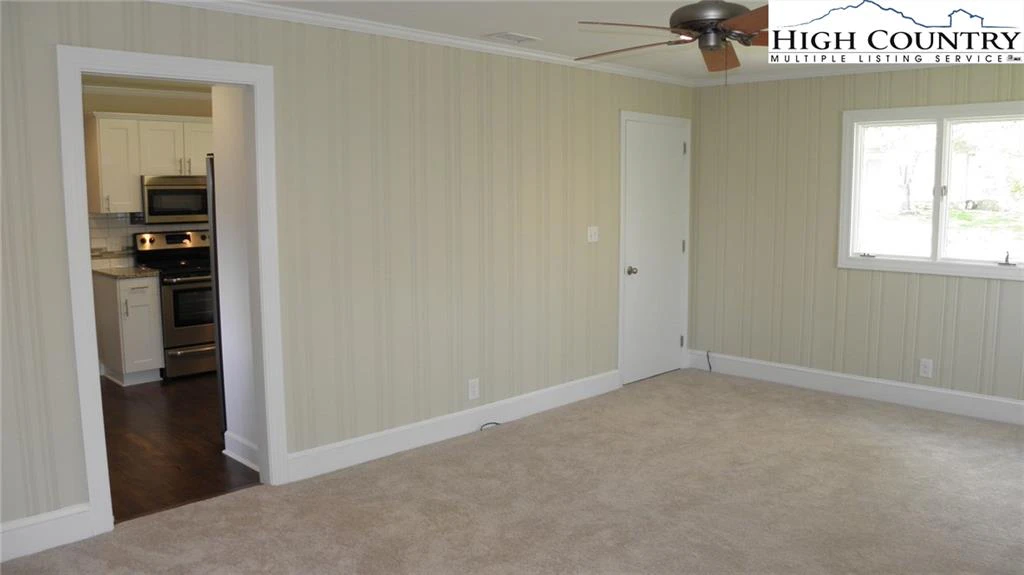 Image number 21 for the current listing
