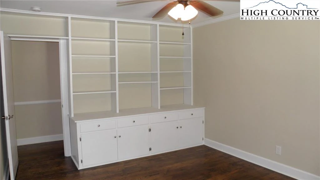 Image number 3 for the current listing