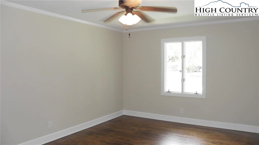 Image number 7 for the current listing