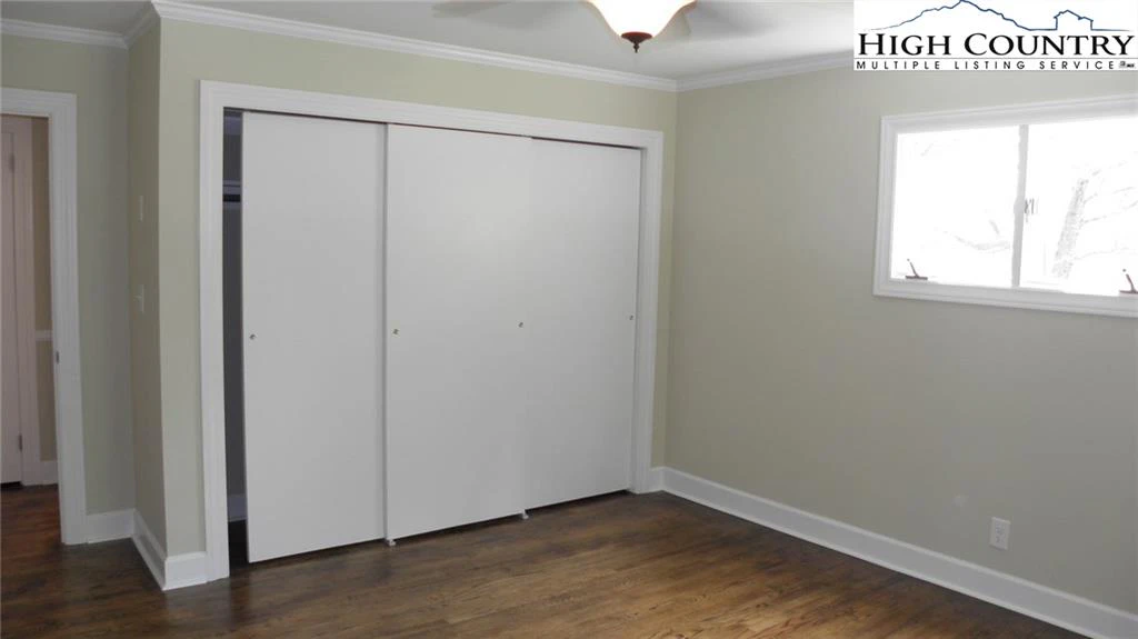 Image number 9 for the current listing