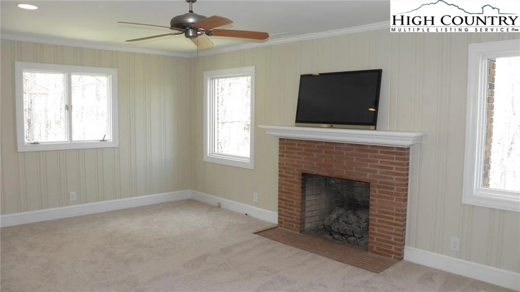 Image number 12 for the current listing