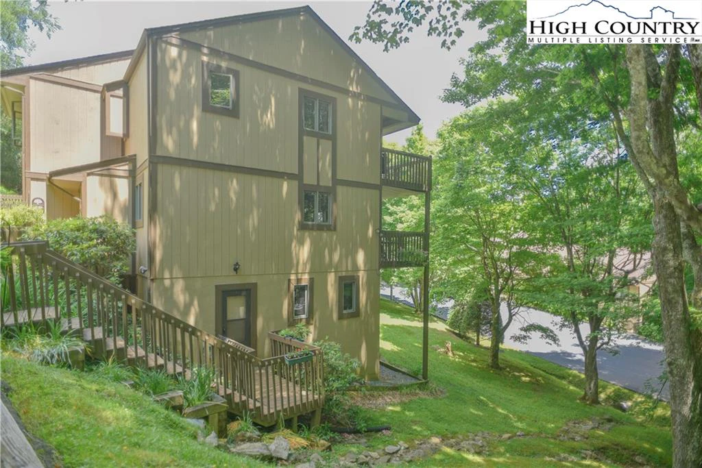 Image number 1 for the current listing