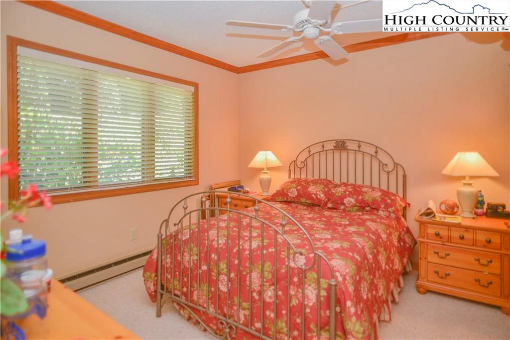 Image number 3 for the current listing