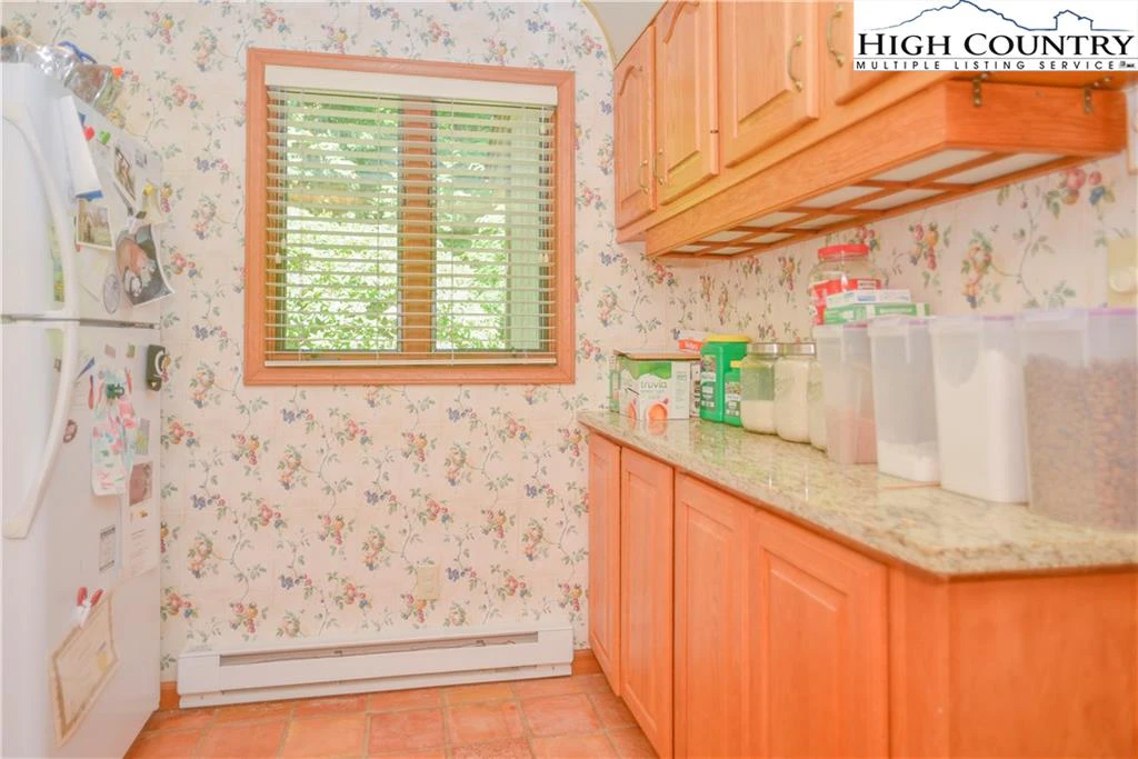 Image number 6 for the current listing