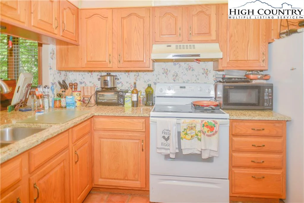 Image number 7 for the current listing