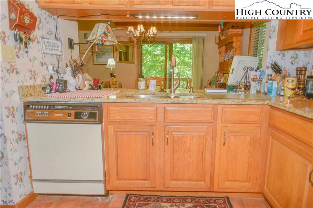 Image number 8 for the current listing