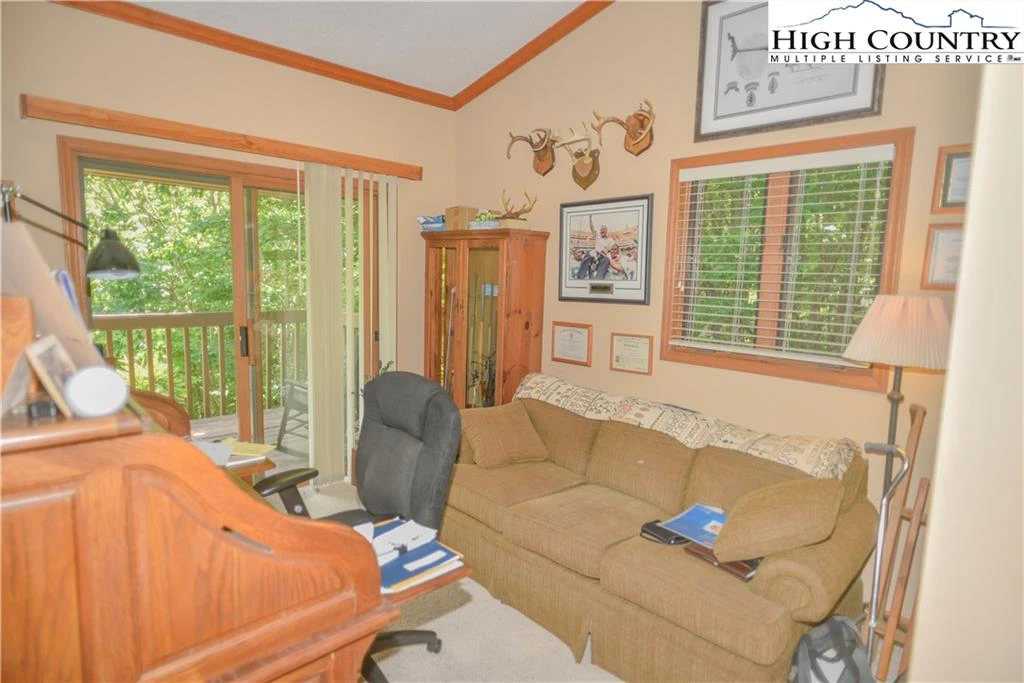 Image number 10 for the current listing