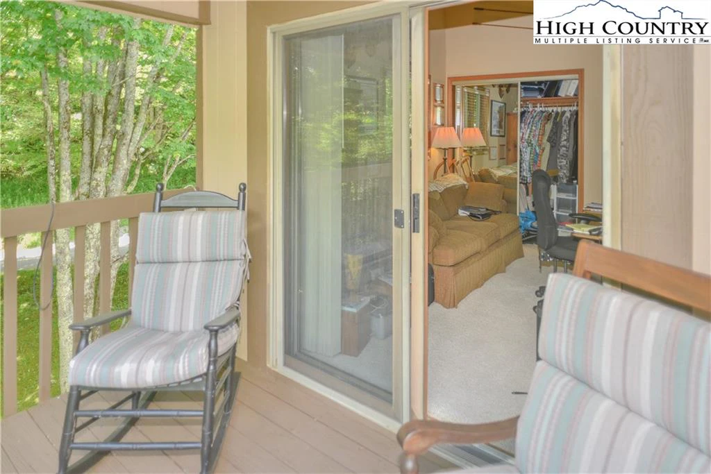 Image number 11 for the current listing