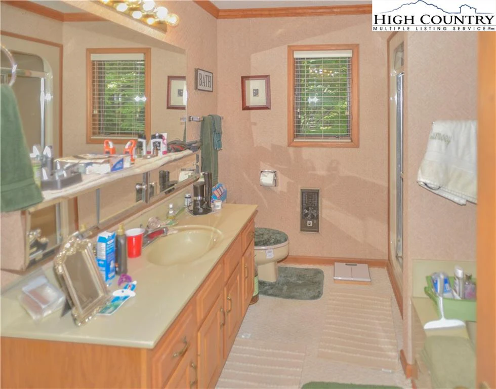 Image number 2 for the current listing