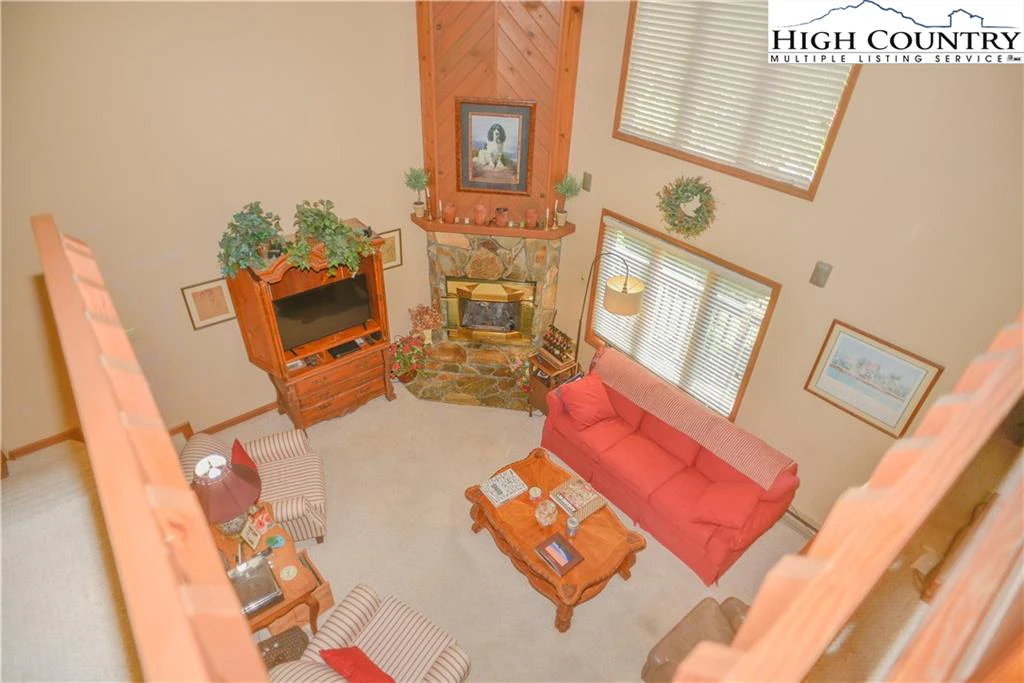 Image number 14 for the current listing