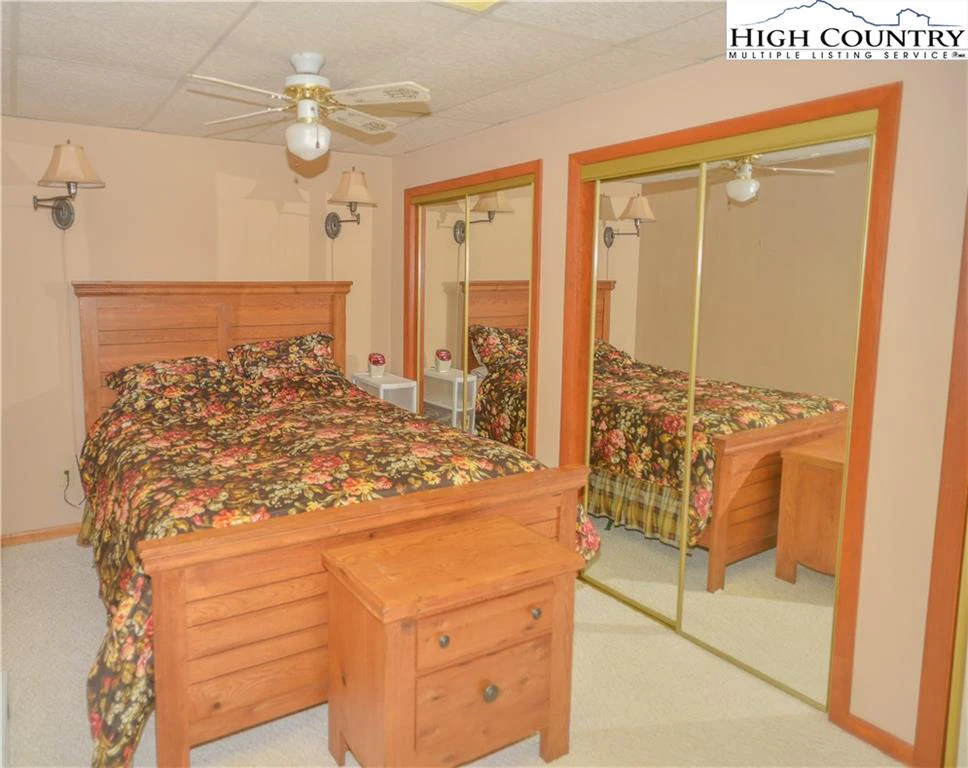 Image number 19 for the current listing