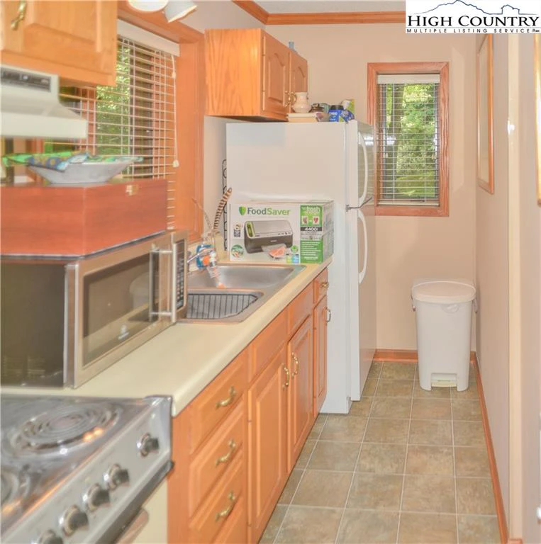 Image number 21 for the current listing