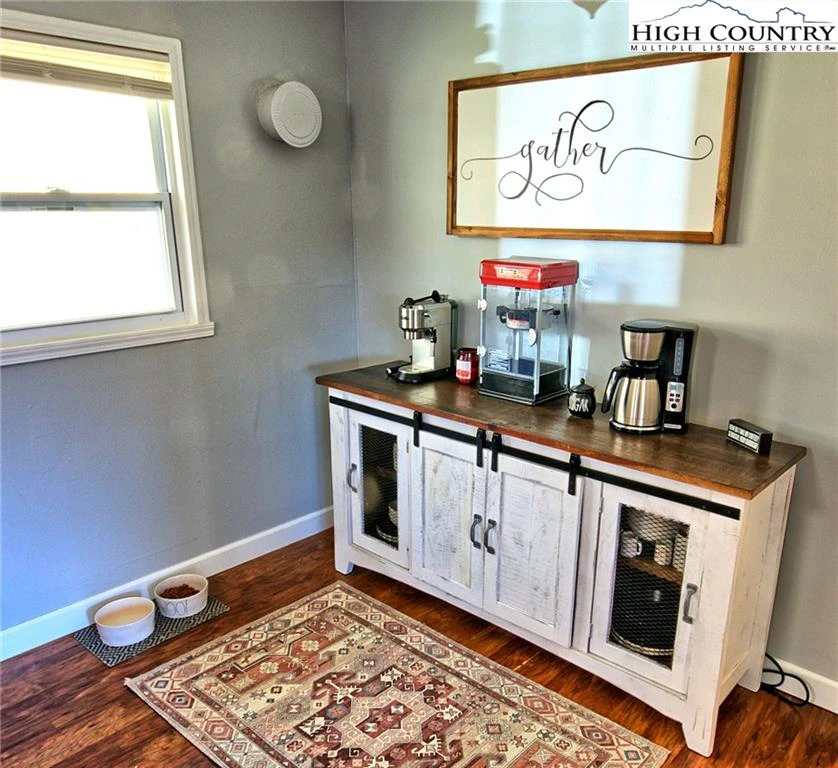 Image number 2 for the current listing
