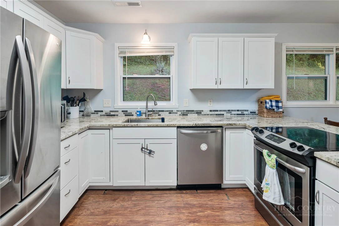 Image number 6 for the current listing