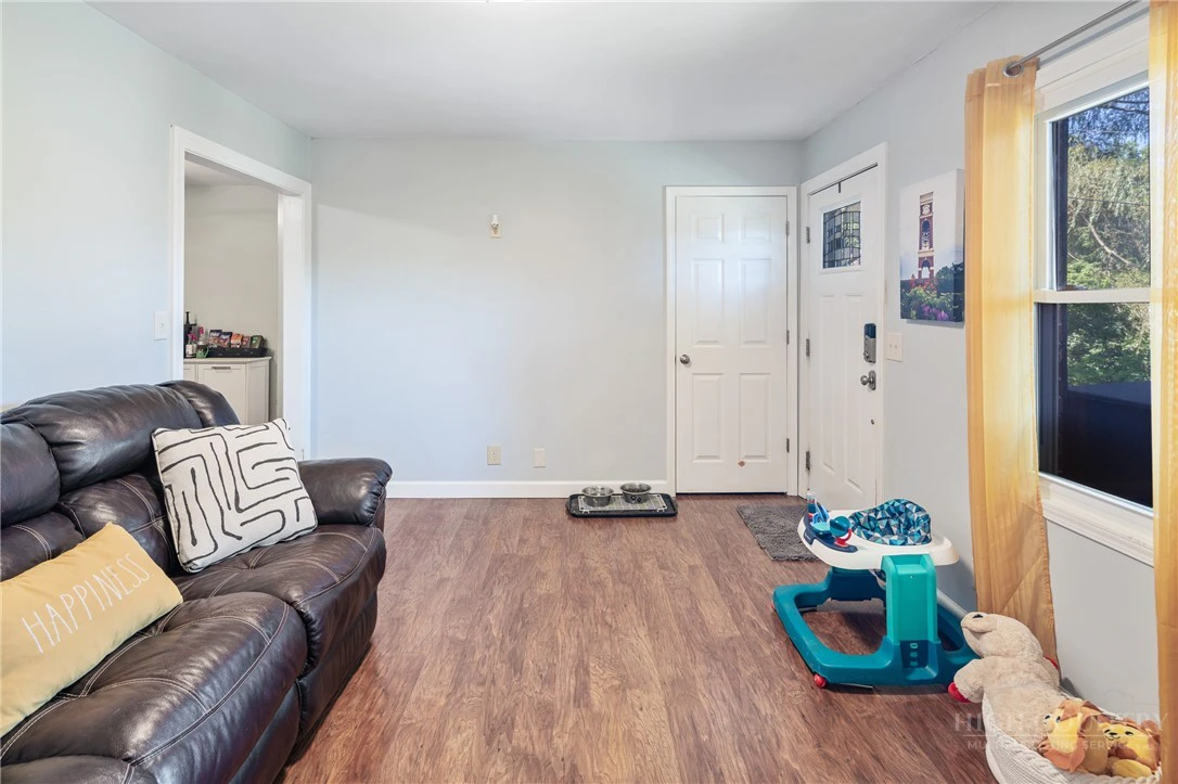 Image number 12 for the current listing