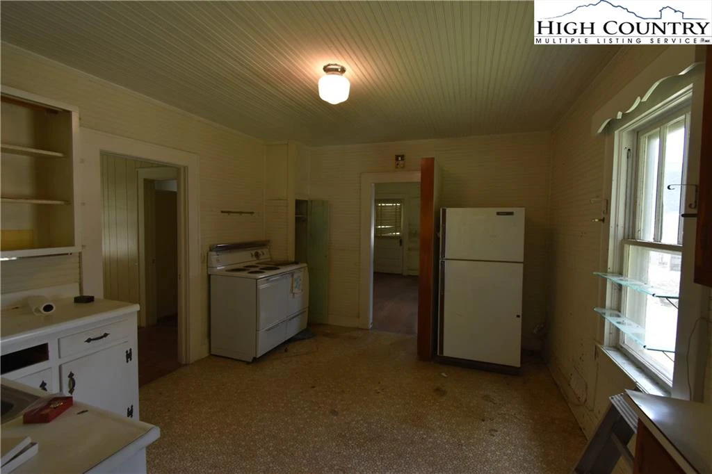 Image number 16 for the current listing
