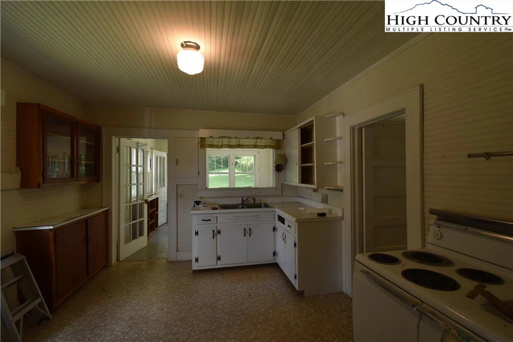 Image number 2 for the current listing