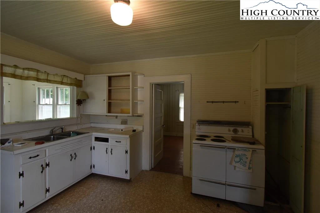 Image number 15 for the current listing