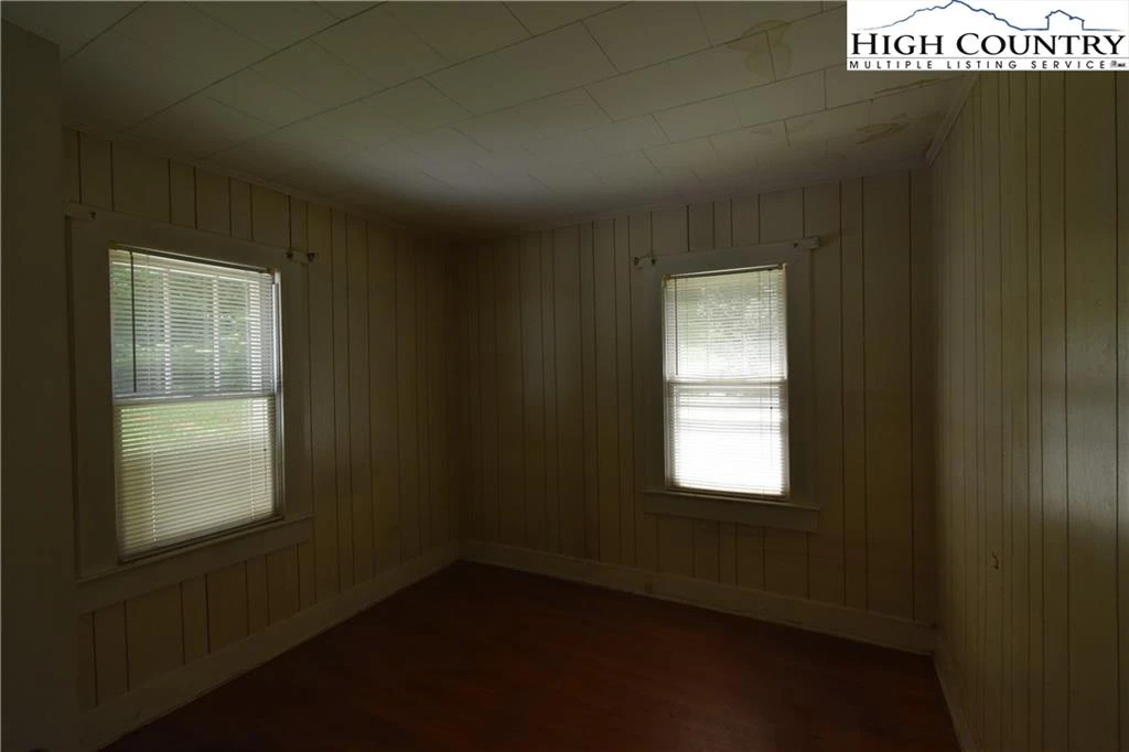 Image number 14 for the current listing