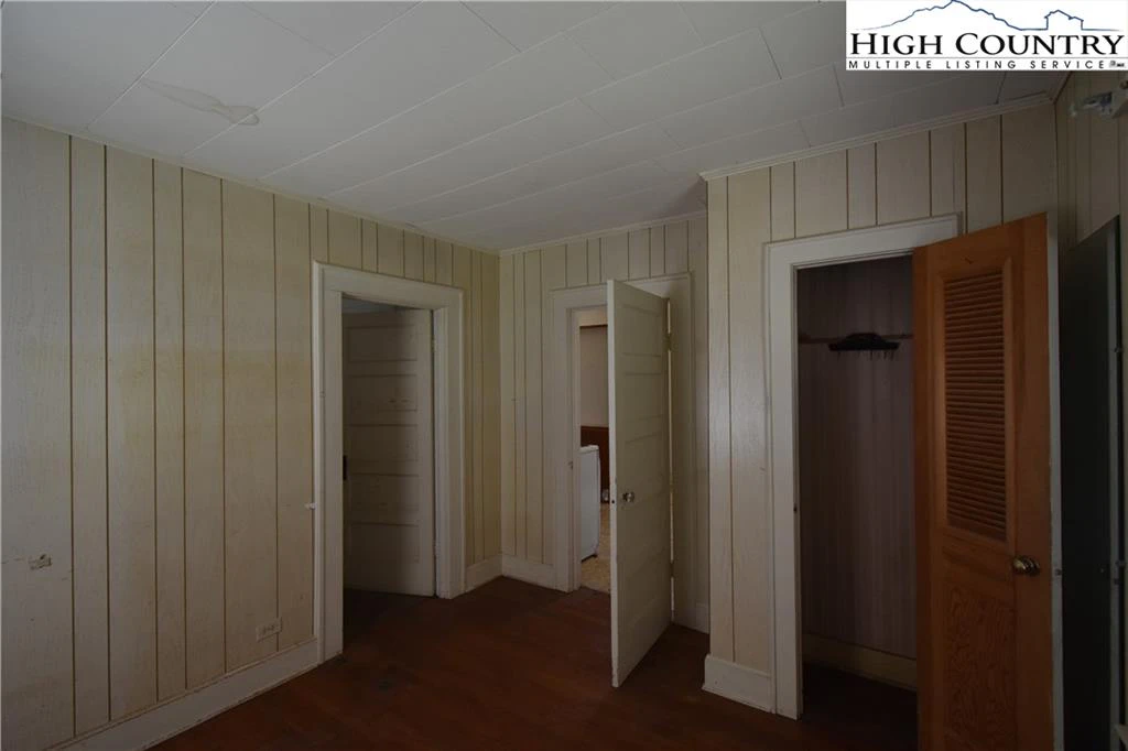 Image number 13 for the current listing
