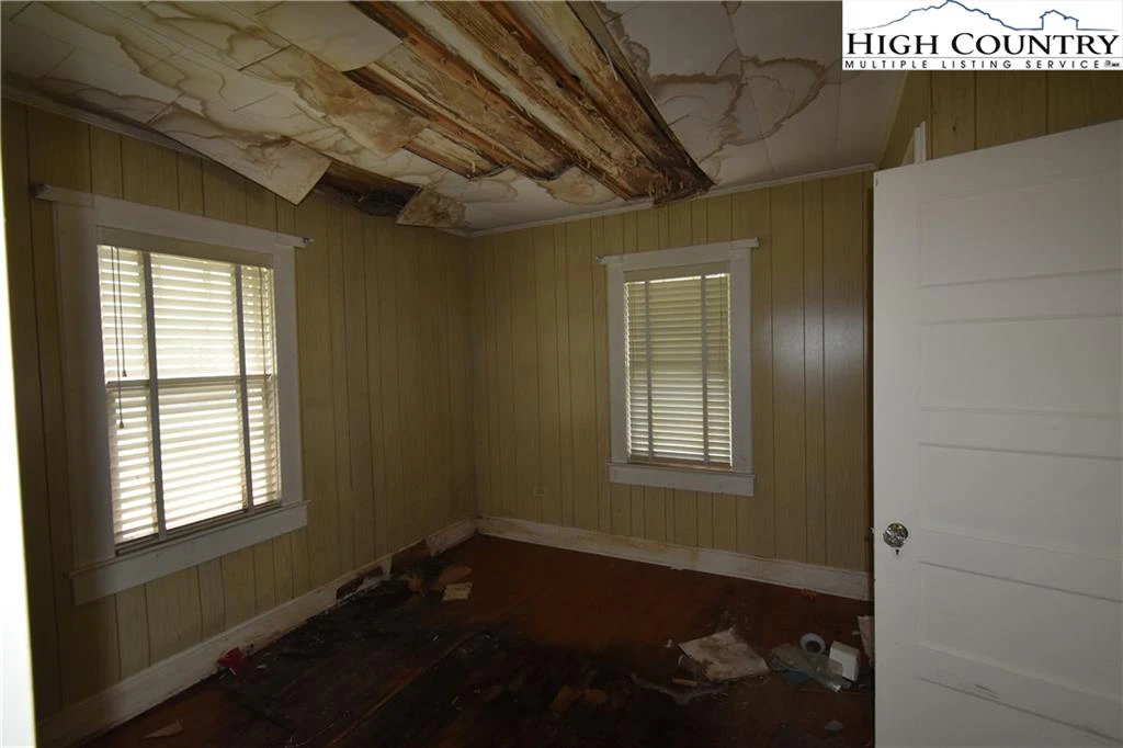 Image number 9 for the current listing