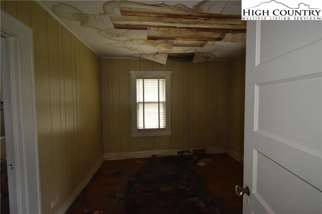 Image number 8 for the current listing