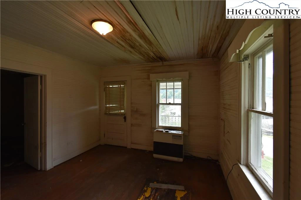 Image number 6 for the current listing