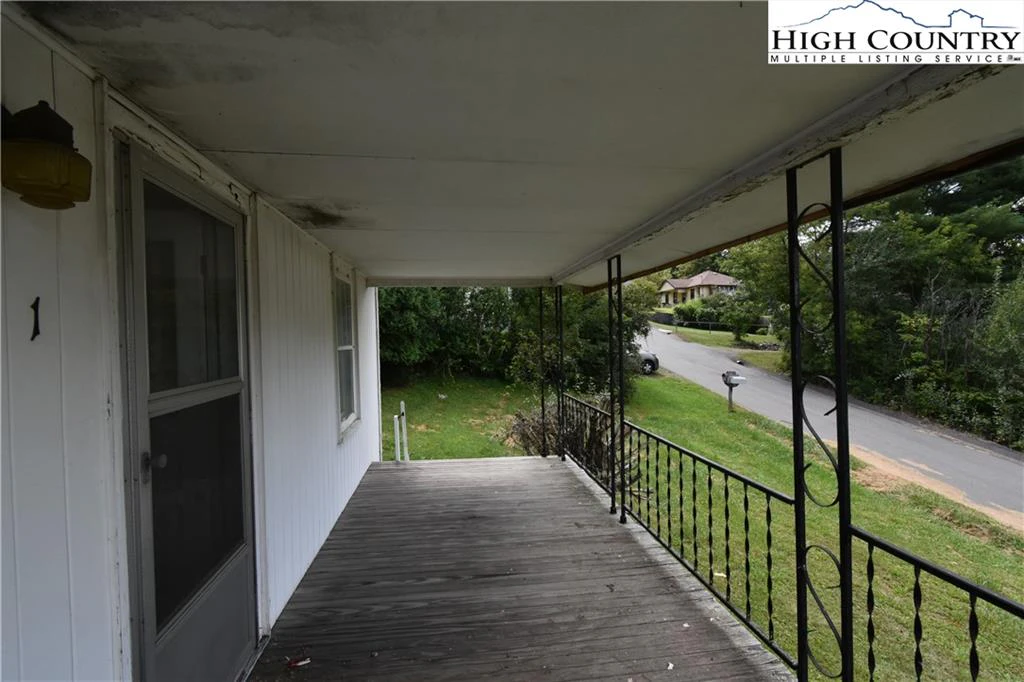 Image number 5 for the current listing