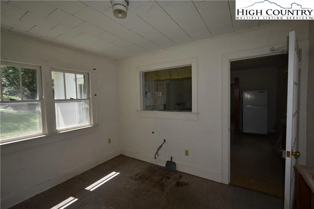 Image number 19 for the current listing