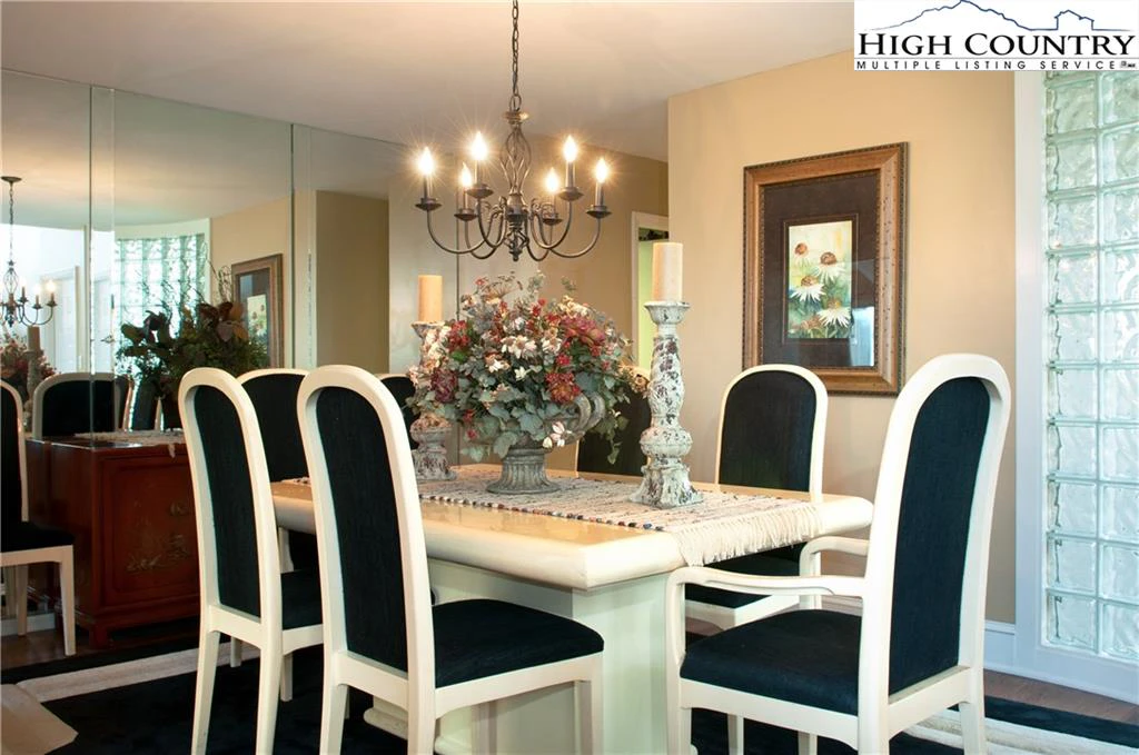 Image number 5 for the current listing