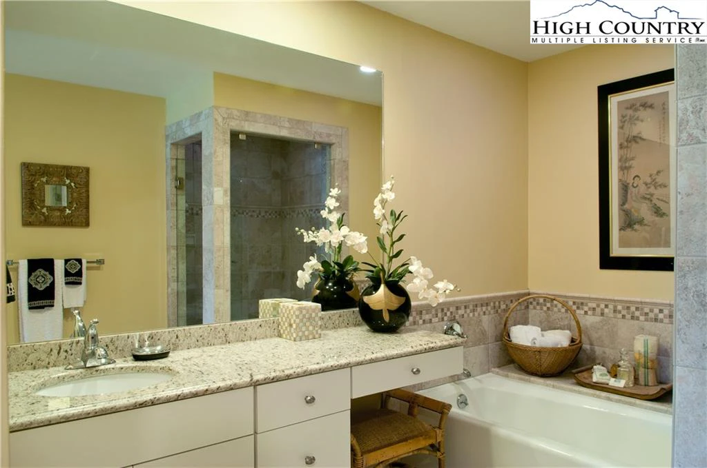 Image number 7 for the current listing