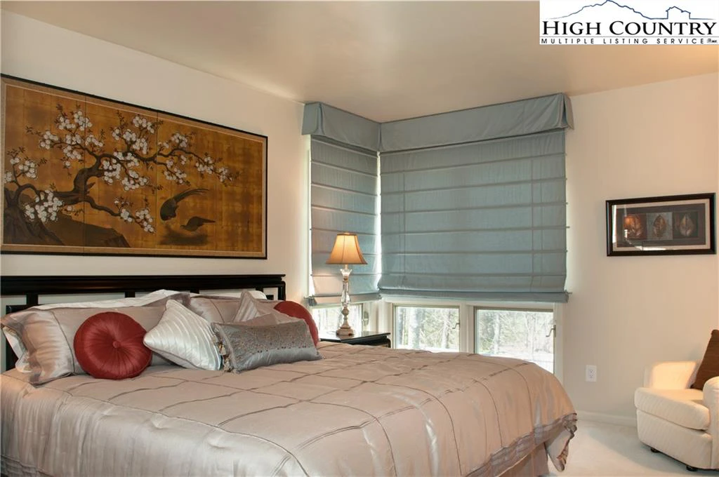 Image number 8 for the current listing
