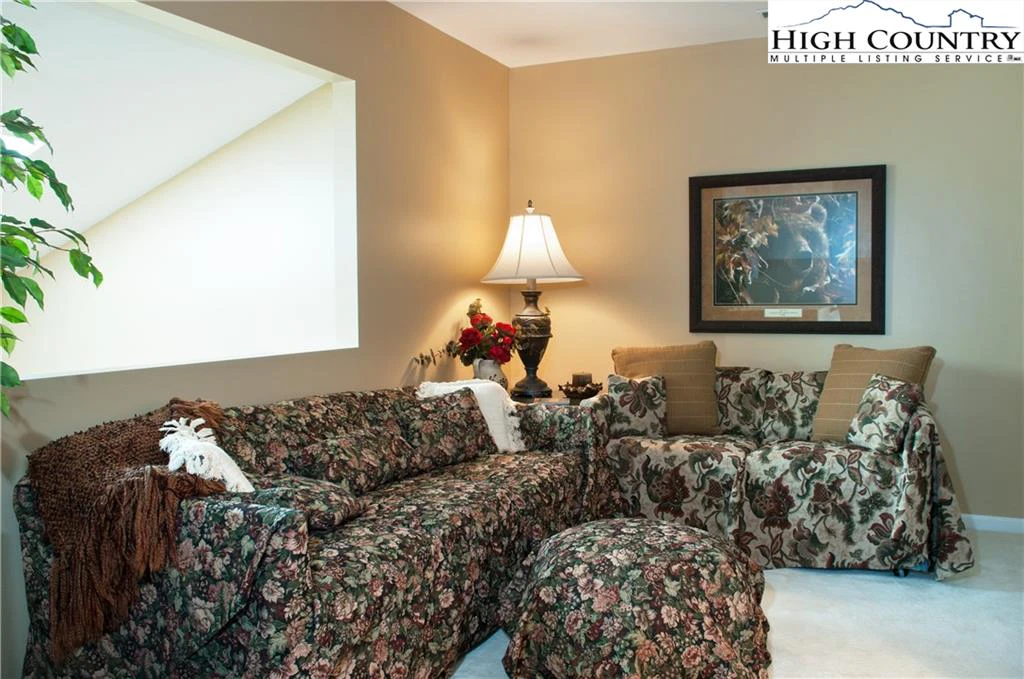 Image number 10 for the current listing