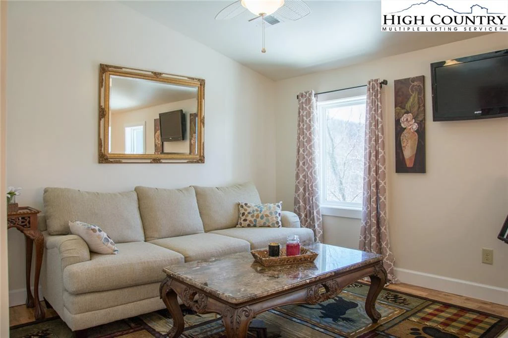 Image number 5 for the current listing