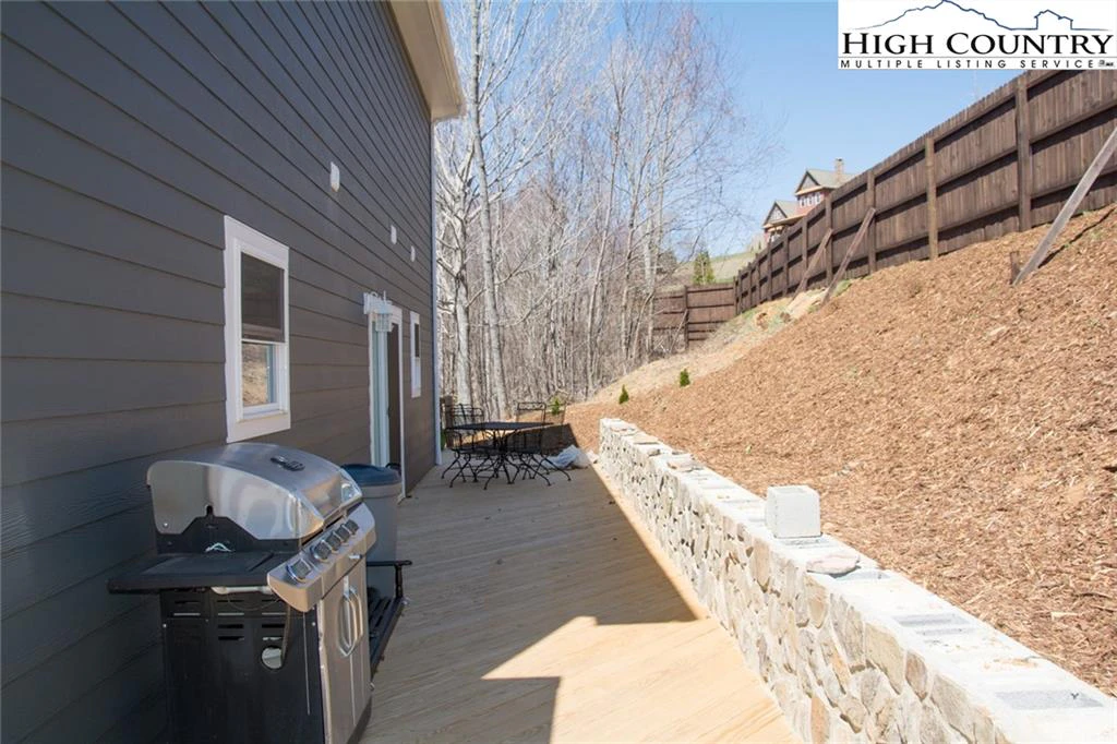 Image number 14 for the current listing