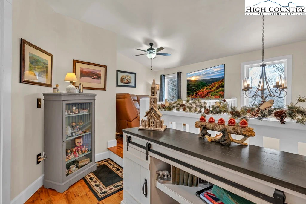 Image number 10 for the current listing