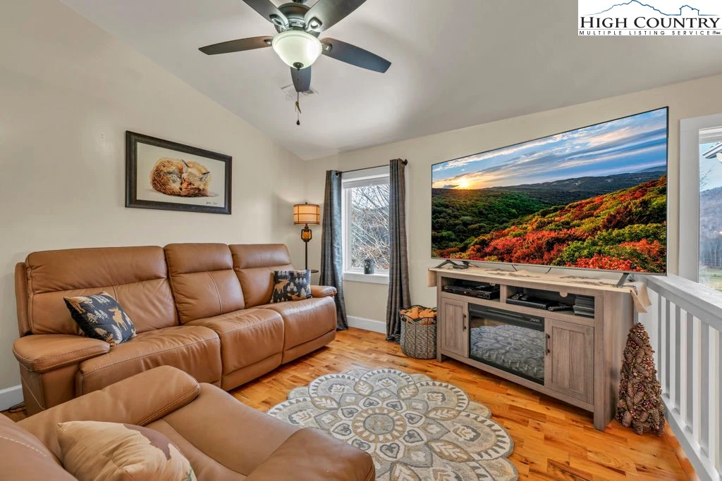 Image number 12 for the current listing