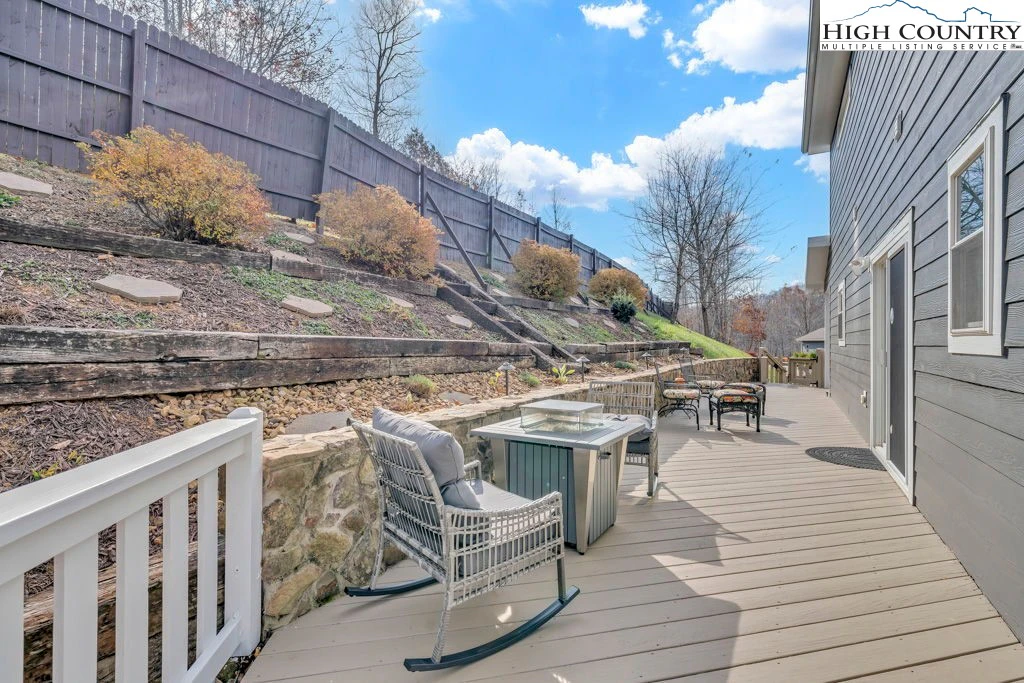 Image number 16 for the current listing