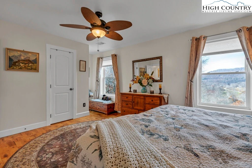 Image number 6 for the current listing