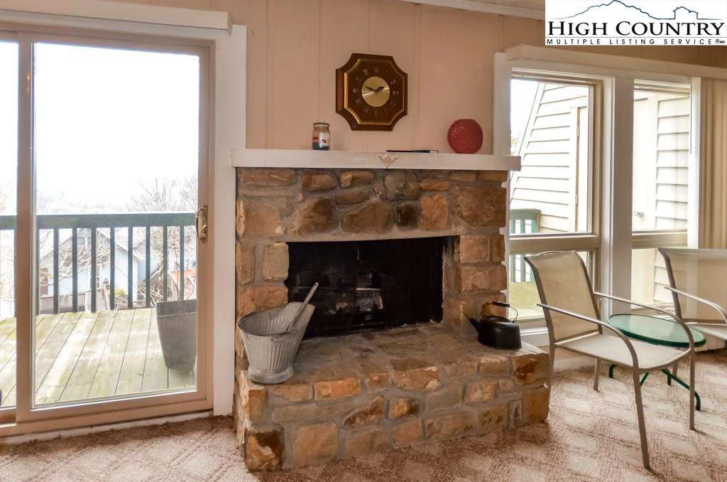 Image number 17 for the current listing