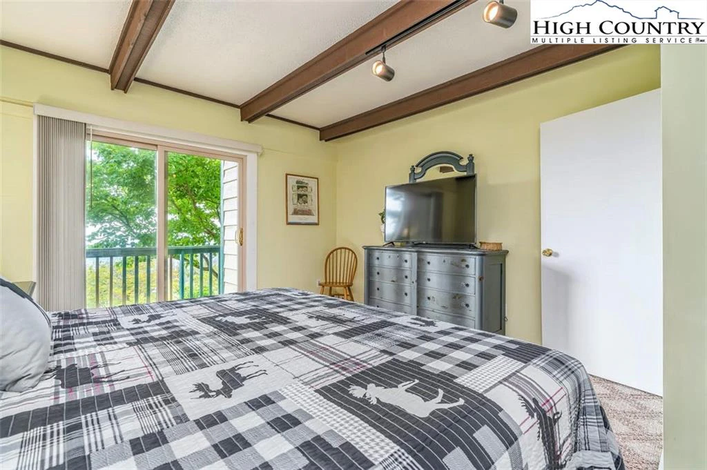 Image number 8 for the current listing