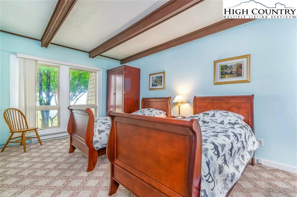 Image number 10 for the current listing