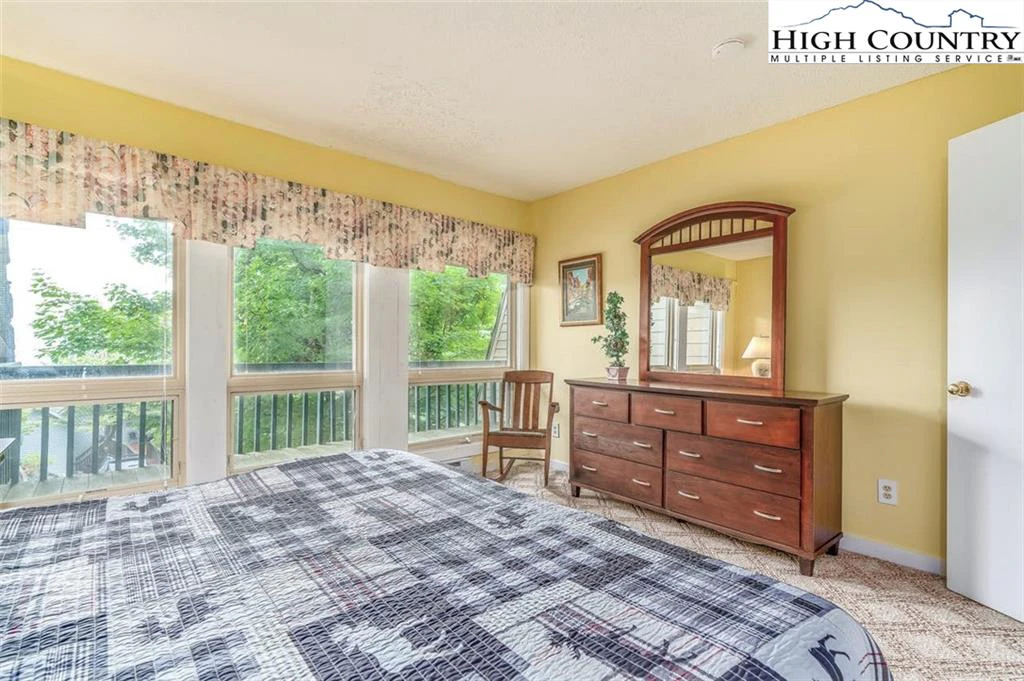 Image number 15 for the current listing