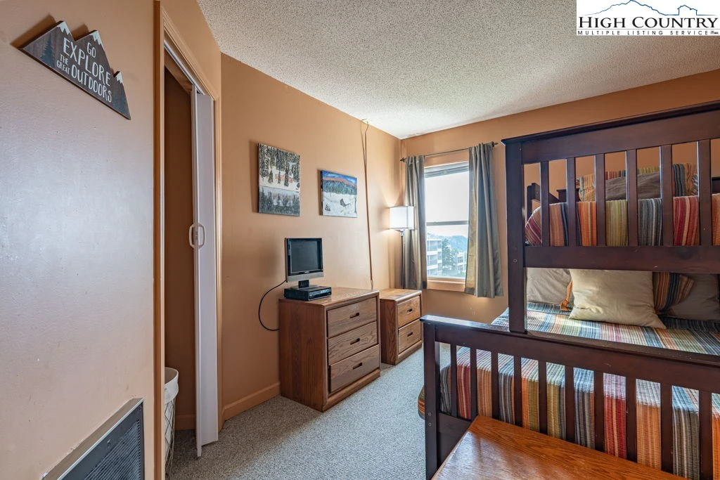 Image number 4 for the current listing