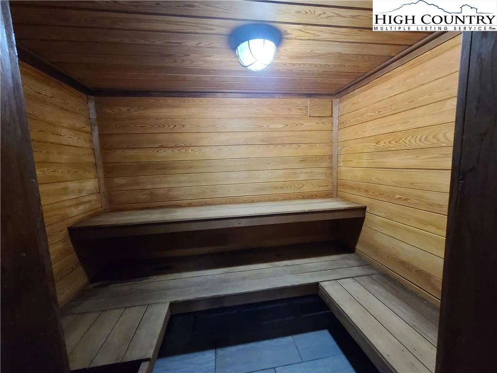 Image number 5 for the current listing