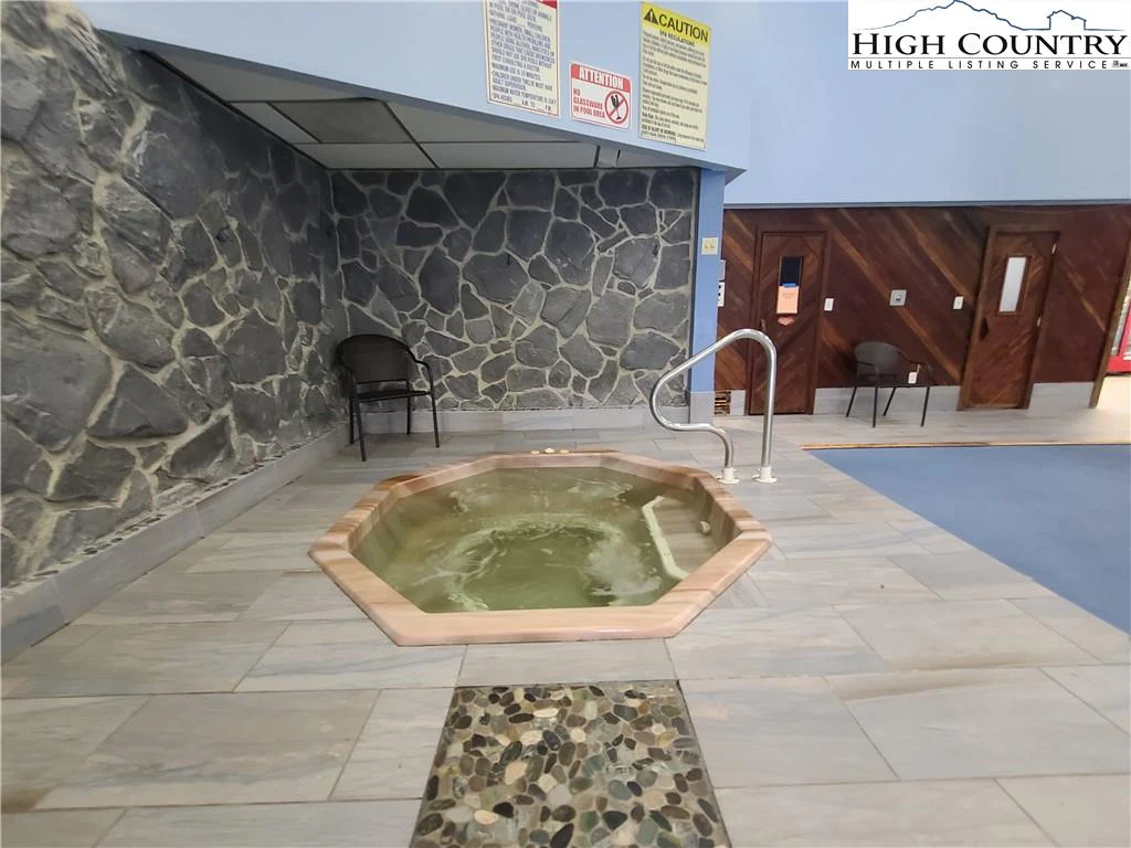 Image number 4 for the current listing