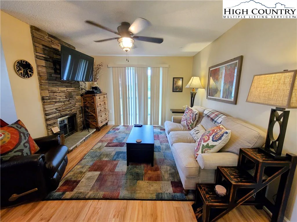 Image number 16 for the current listing