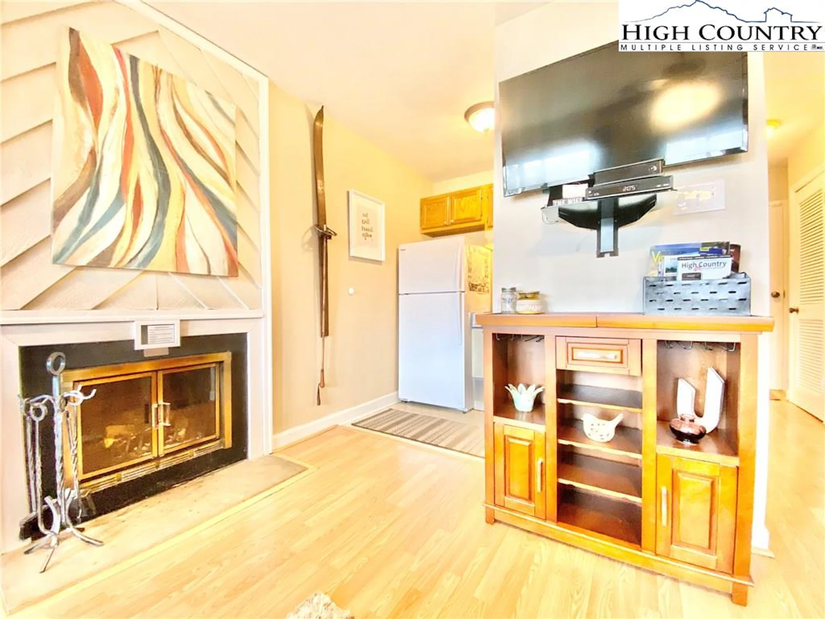 Image number 1 for the current listing
