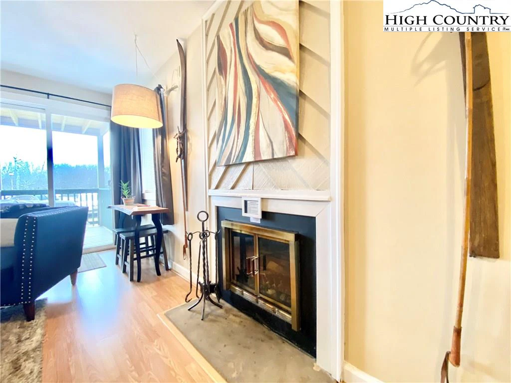 Image number 21 for the current listing